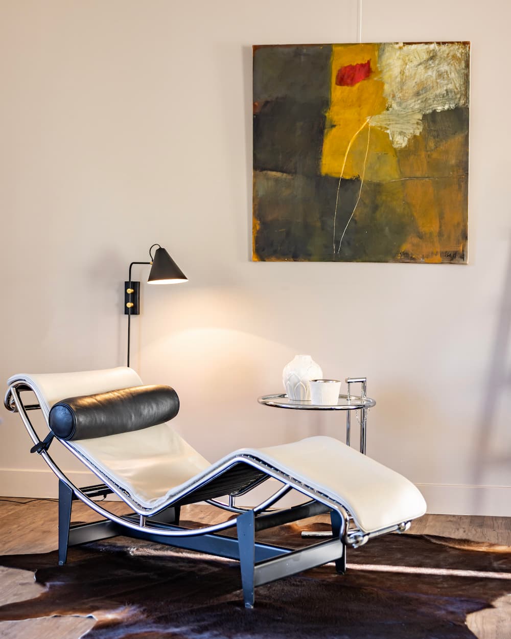 Peinture de l'artiste dans un salon